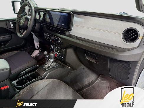 Used 2024 Jeep Gladiator Sport image 27