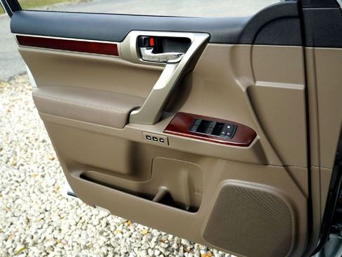 Used 2017 Lexus GX 460 image 23