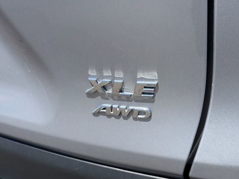 Used 2025 Toyota RAV4 XLE AWD/4WD image 8