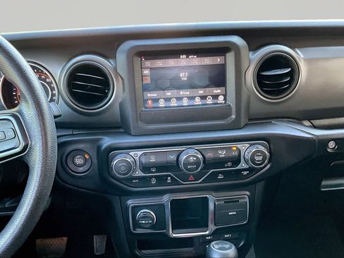 Used 2022 Jeep Wrangler Unlimited Sport AWD/4WD image 7