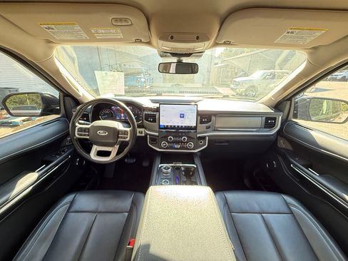 Used 2022 Ford Expedition XLT AWD/4WD image 9