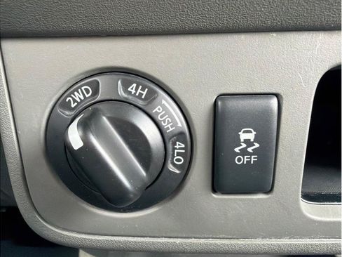 Used 2013 Nissan Frontier SV AWD/4WD image 23