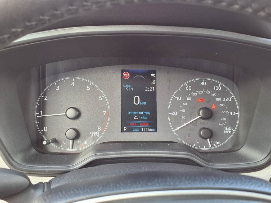 Used 2024 Toyota Corolla Cross LE FWD image 31
