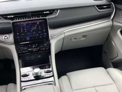 Certified 2023 Jeep Grand Cherokee Overland w/ Luxury Tech Group IV AWD/4WD image 14