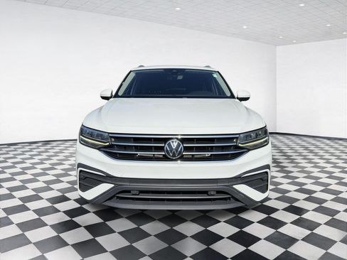 Used 2022 Volkswagen Tiguan SE FWD image 2