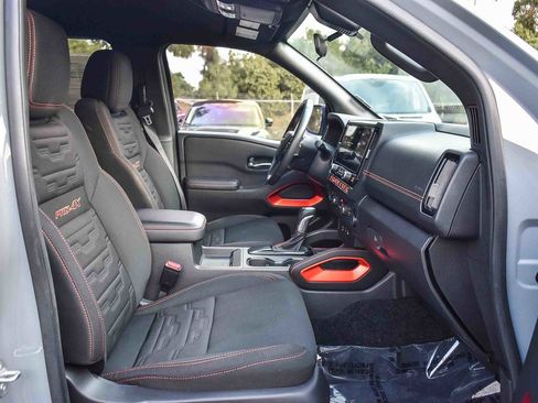 Used 2025 Nissan Frontier PRO-4X image 15