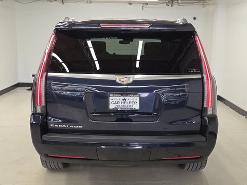 Used 2018 Cadillac Escalade Platinum AWD/4WD image 9