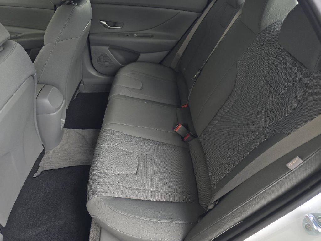 Used 2024 Hyundai Elantra SE FWD image 28