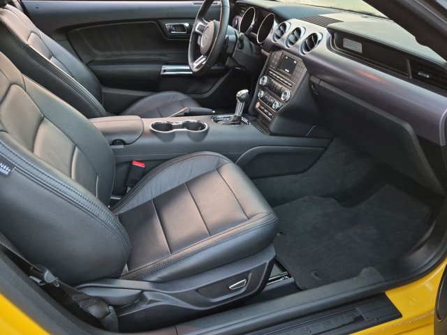 Used 2017 Ford Mustang Coupe RWD image 15