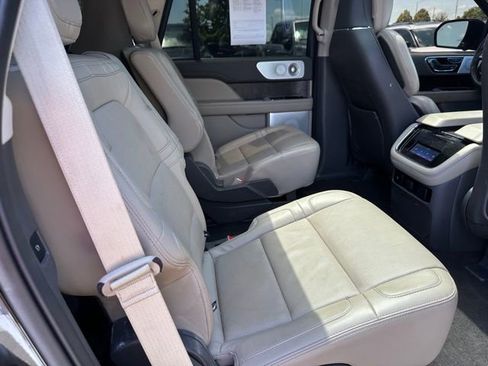Used 2022 Lincoln Navigator Reserve AWD/4WD image 7