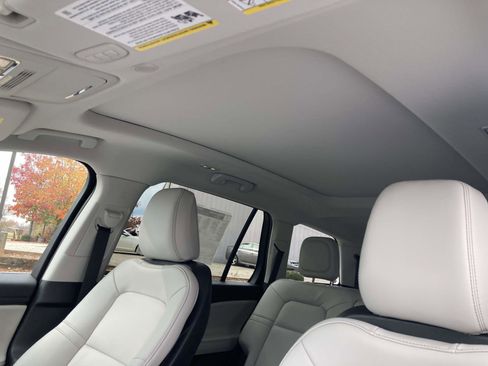 New 2025 Lincoln Aviator AWD w/ Equipment Group 101A image 23