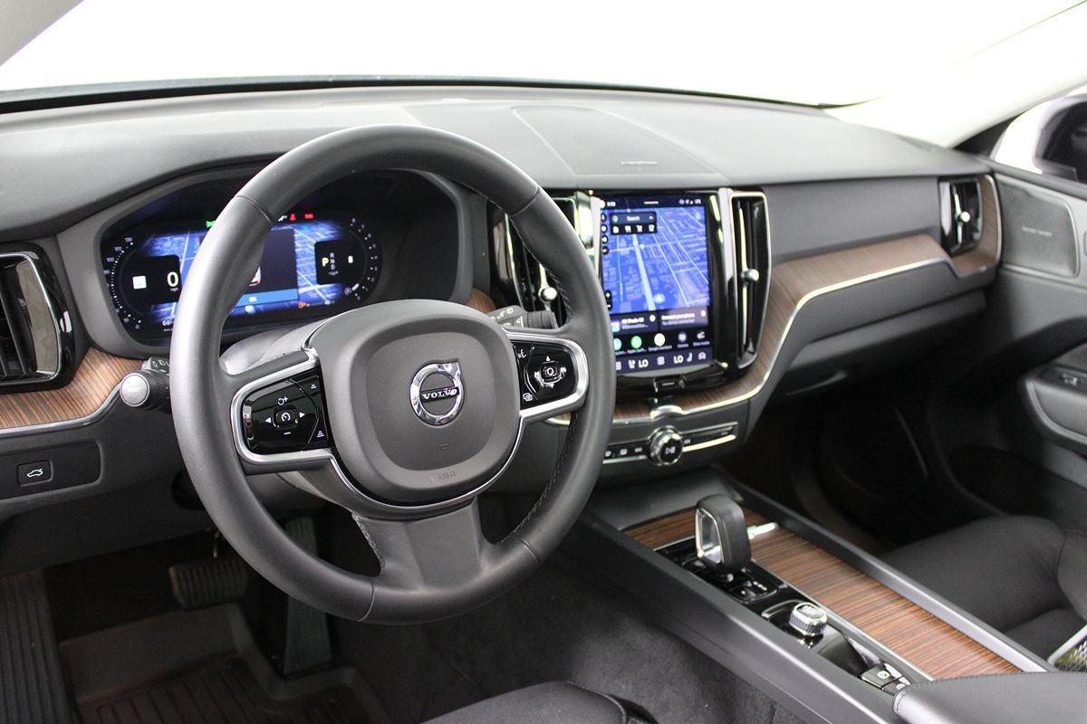 Used 2023 Volvo XC60 B5 Plus w/ Climate Package FWD image 6