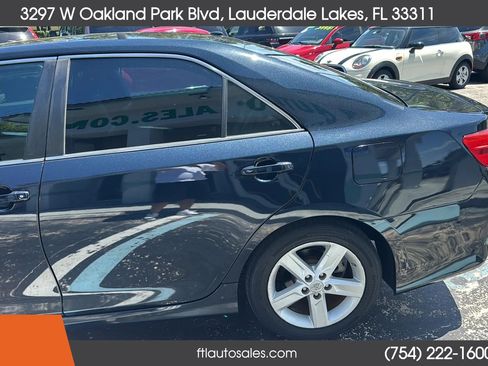 Used 2012 Toyota Camry SE w/ Leather Pkg FWD image 16