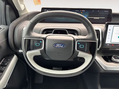 Used 2025 Ford Expedition Platinum AWD/4WD image 15