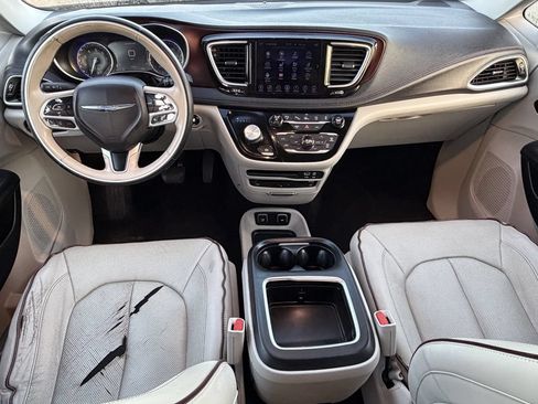 Used 2017 Chrysler Pacifica Limited FWD image 13
