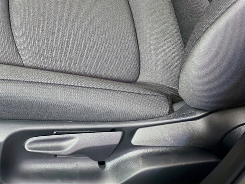 Used 2025 Toyota Corolla Cross LE image 15