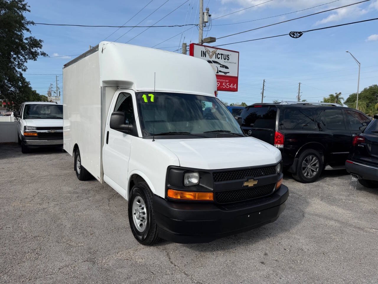 Used 2017 Chevrolet Express 3500 RWD image 2