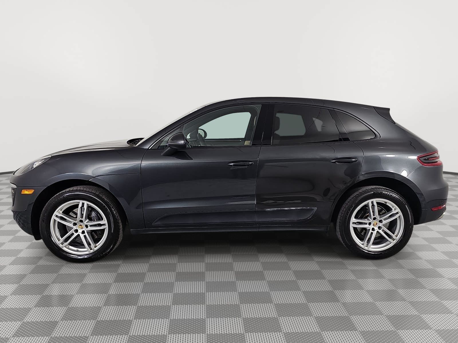 Used 2018 Porsche Macan w/ Premium Package Plus AWD/4WD image 5
