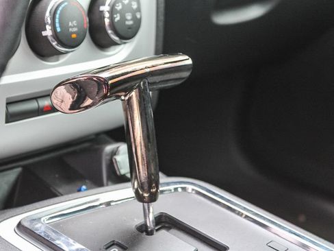 Used 2010 Dodge Challenger SE RWD image 19