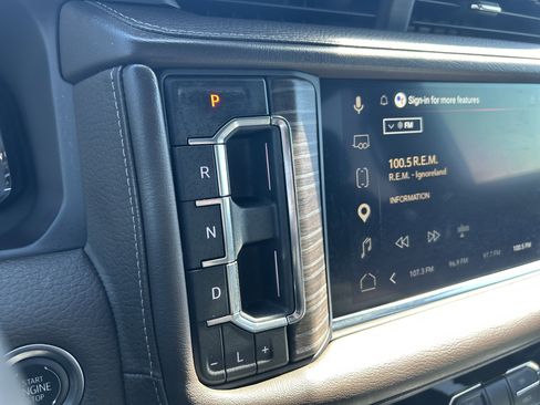 Used 2024 GMC Yukon Denali AWD/4WD image 16