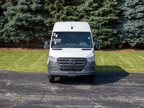 Used 2023 Mercedes-Benz Sprinter 4500 image 3
