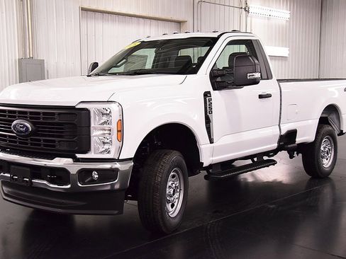 New 2026 Ford F250 XL w/ XL Chrome Package image 3