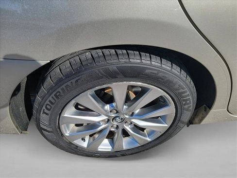 Used 2016 Toyota Camry XLE image 11