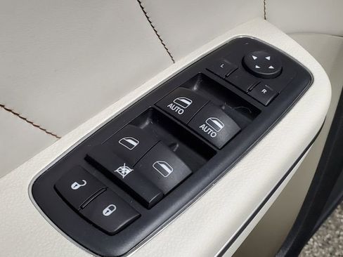 Used 2017 Dodge Charger SXT w/ AWD Premium Group image 27