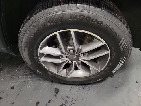 Used 2019 Jeep Grand Cherokee Limited image 11