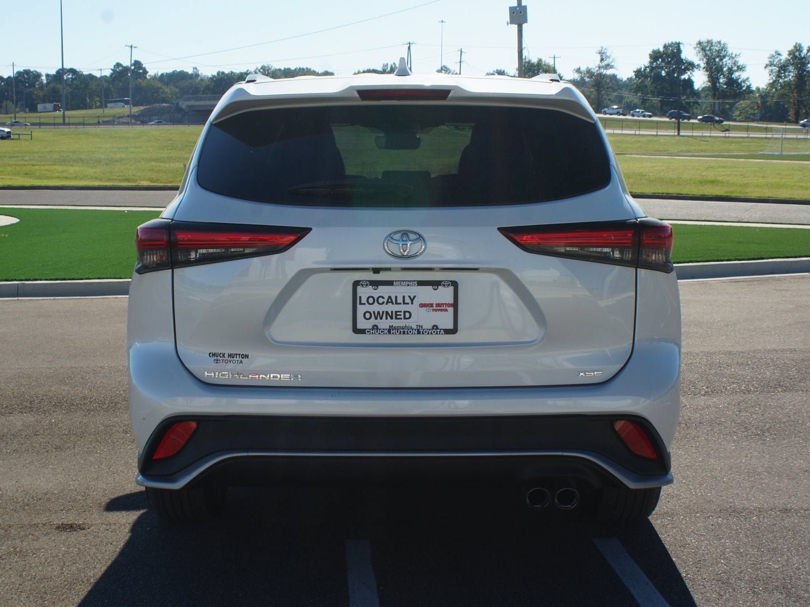 Used 2023 Toyota Highlander XSE FWD image 3