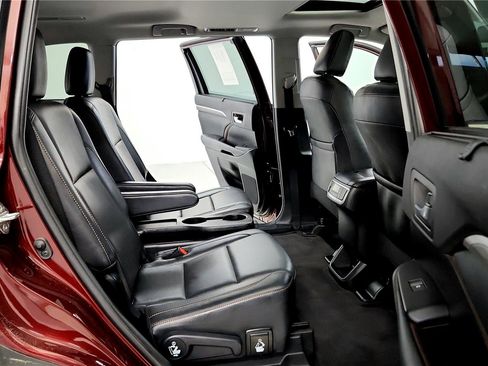 Used 2019 Toyota Highlander Limited w/ Carpet Mat Package (TMS) image 18