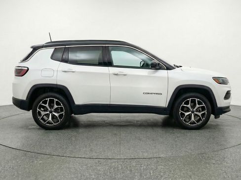 Used 2025 Jeep Compass Limited image 11