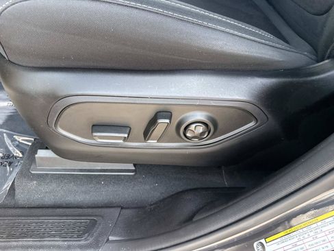 Used 2024 Jeep Grand Cherokee Laredo w/ Luxury Tech Group I AWD/4WD image 19