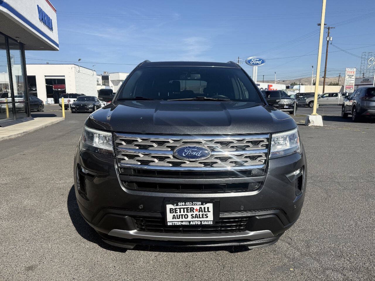 Used 2018 Ford Explorer XLT w/ Equipment Group 202A FWD image 2
