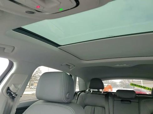 Used 2021 Audi e-tron Premium w/ Convenience Plus Package image 26