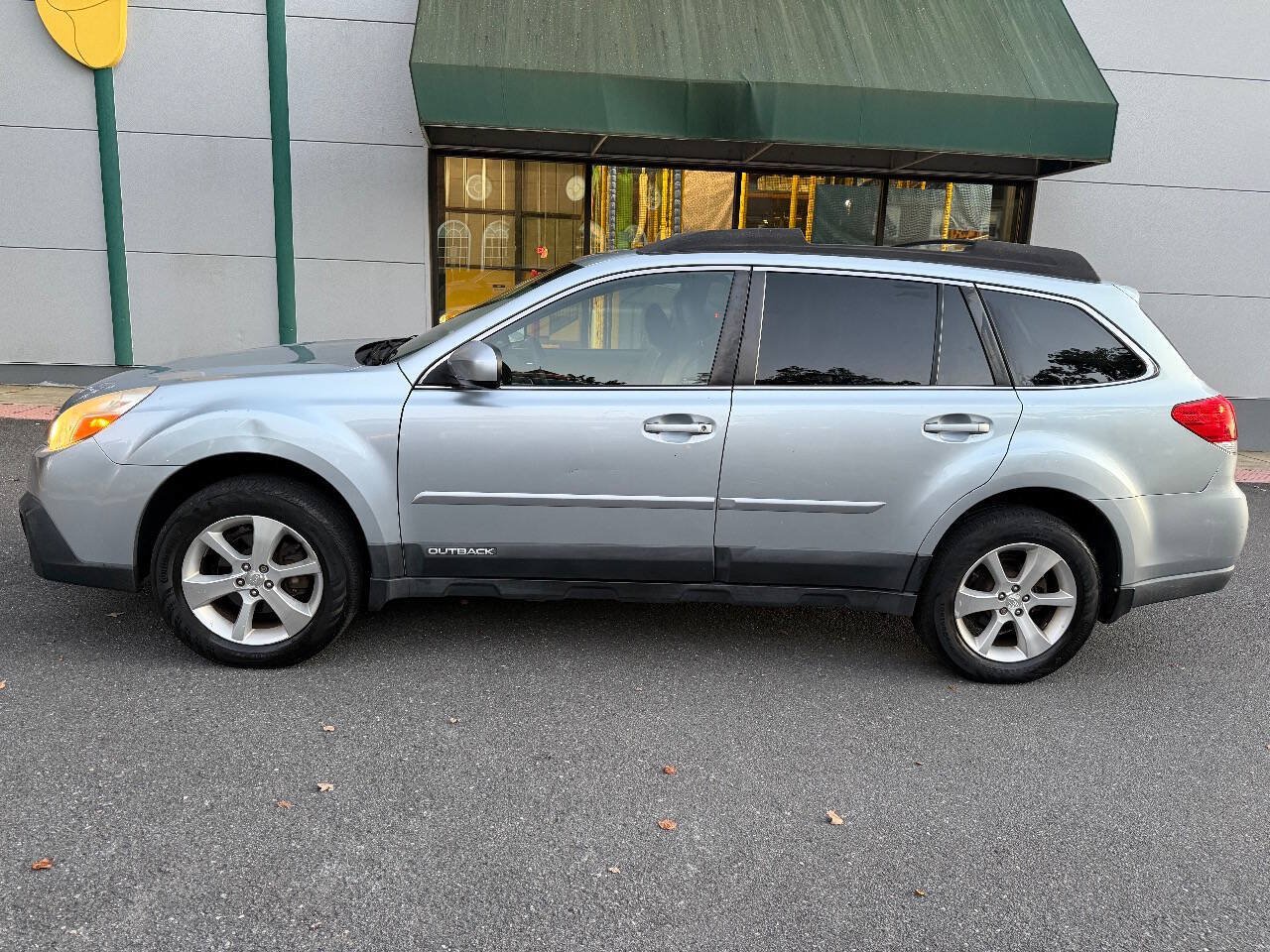 Used 2013 Subaru Outback 2.5i Limited w/ Popular Pkg 3 AWD/4WD image 6