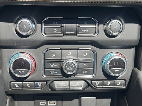 Used 2024 GMC Yukon XL AT4 w/ Technology Package AWD/4WD image 30