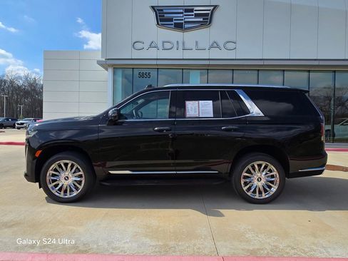 Used 2024 Cadillac Escalade Premium Luxury image 2