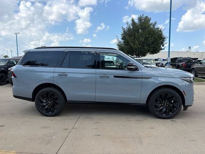 New 2025 Lincoln Navigator Reserve w/ Jet Appearance Package