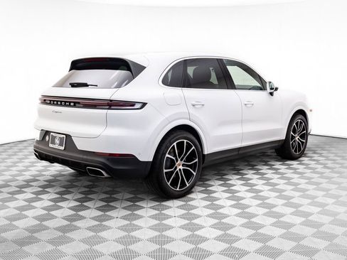 Used 2025 Porsche Cayenne image 8