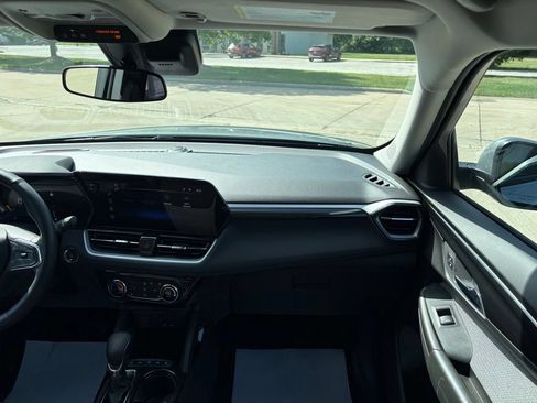 Used 2024 Chevrolet TrailBlazer LT w/ LT Cold Weather Package FWD image 30