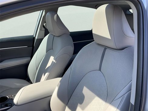 Used 2023 Toyota Camry XSE image 40