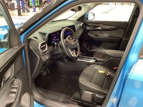 Used 2025 Chevrolet TrailBlazer LT w/ LT Cold Weather Package AWD/4WD image 5