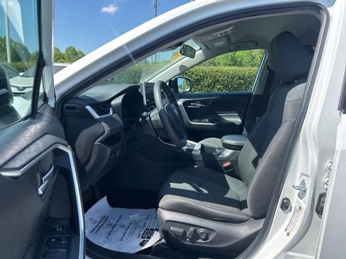 Used 2024 Toyota RAV4 XLE AWD/4WD image 17