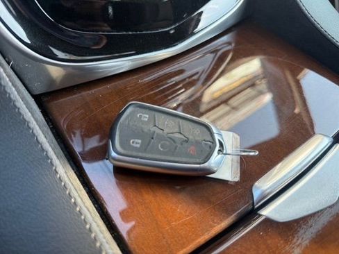 Used 2020 Cadillac Escalade Luxury w/ Escalade Sport Edition image 36