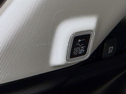 Used 2023 Jeep Grand Cherokee Limited w/ Black Appearance Package image 28