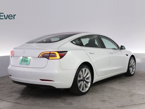 Used 2018 Tesla Model 3 Mid Range RWD image 3