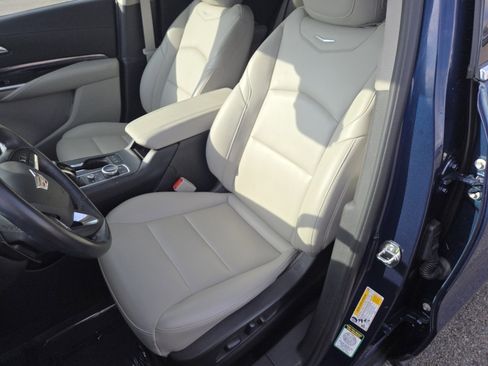 Used 2022 Cadillac XT4 Luxury w/ Cold Weather Package image 22