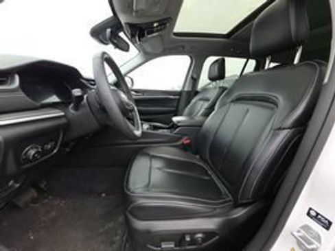 Used 2023 Jeep Grand Cherokee Limited AWD/4WD image 3