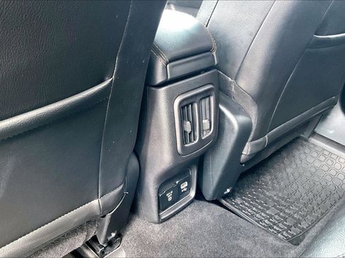 Used 2018 Jeep Compass Limited image 34